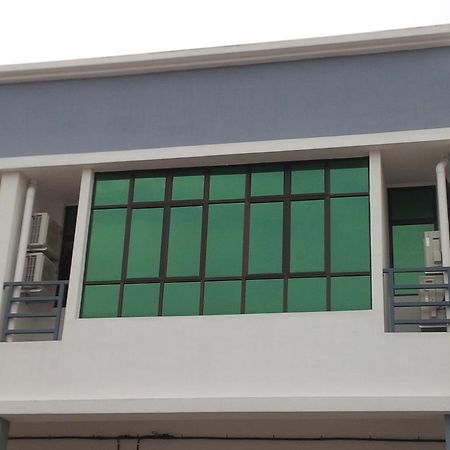 Eiman Homestay, Kluang Exterior photo