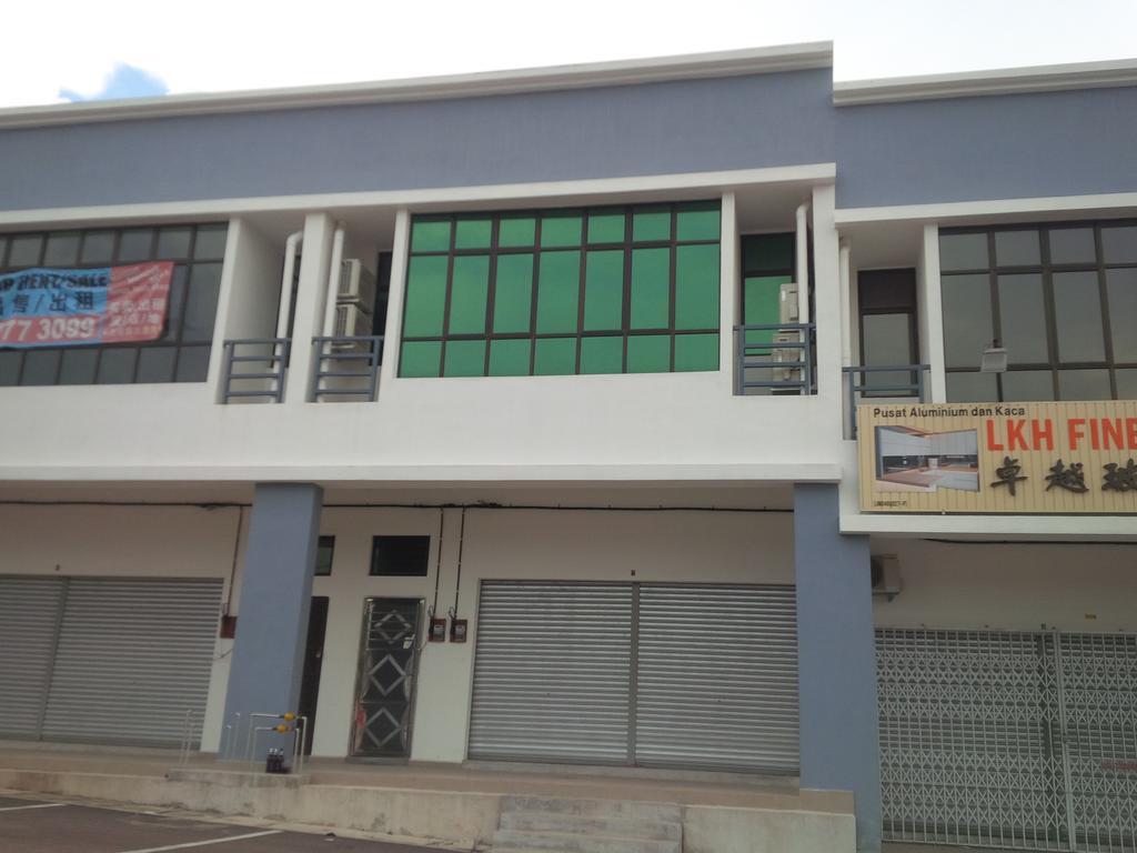 Eiman Homestay, Kluang Exterior photo